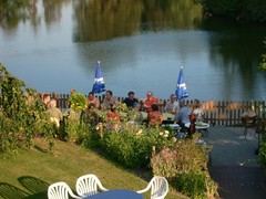 GemÃ¼tliches Beisammensitzen auf unserer Seeterasse